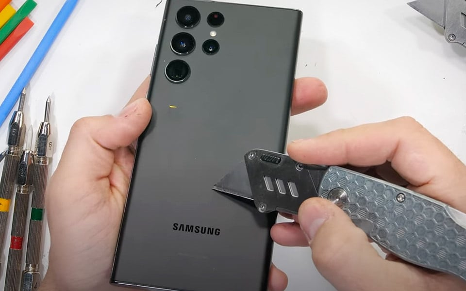 JerryRigEverything torturerer den nye Samsung Galaxy S22 Ultra