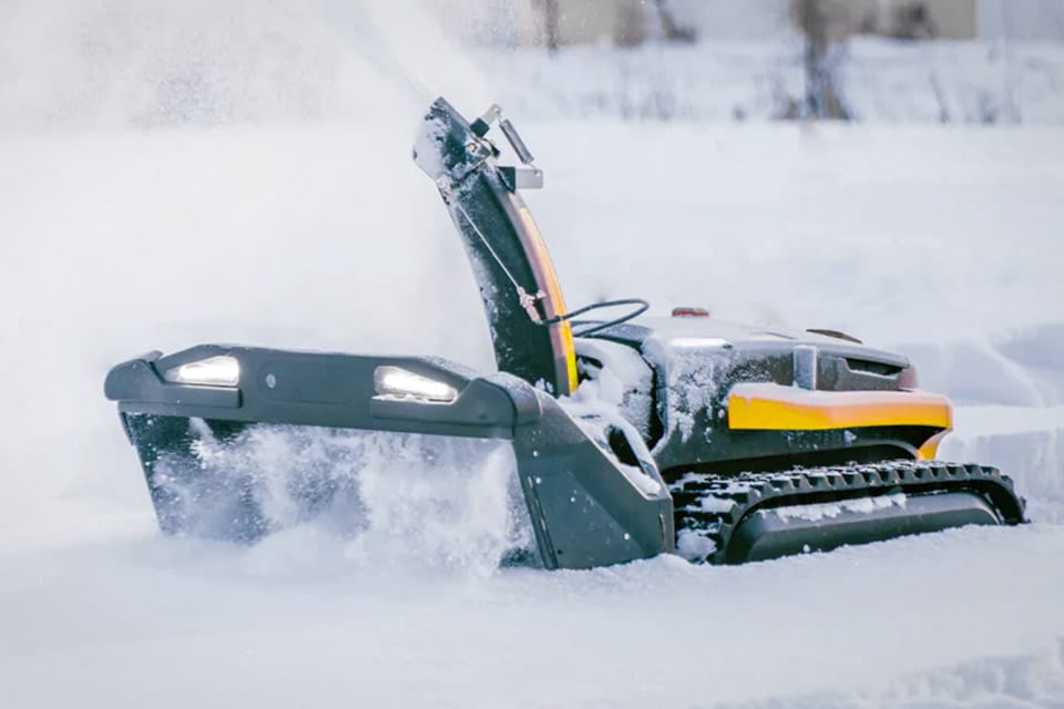 Genial robot slår græs, ordner blade og rydder sne