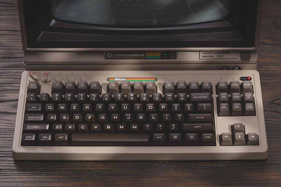 8BitDo er klar med et Commodore 64-tastatur