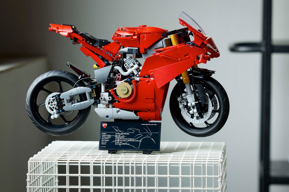 LEGO Ducati Panigale V4 S