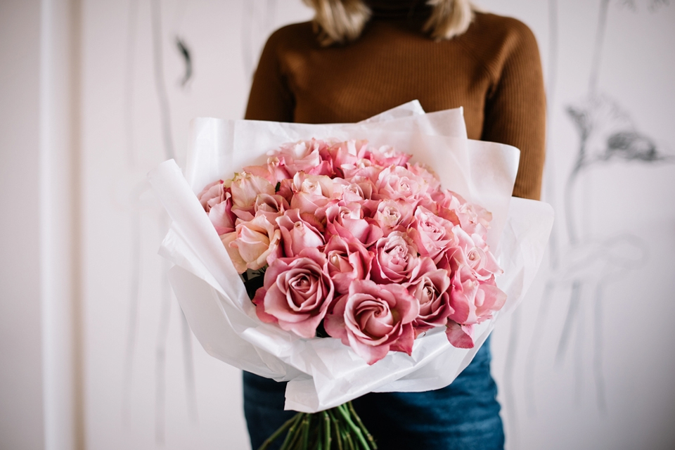 Hvorfor alle mænd bør lære at vælge de rigtige blomster til Valentinsdag