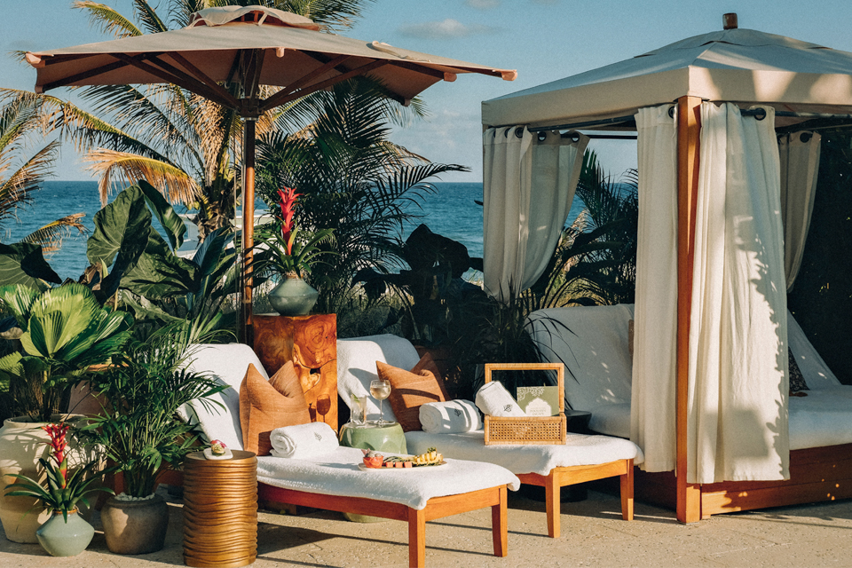 Four Seasons lancerer 20 dages White Lotus rejse med privatfly