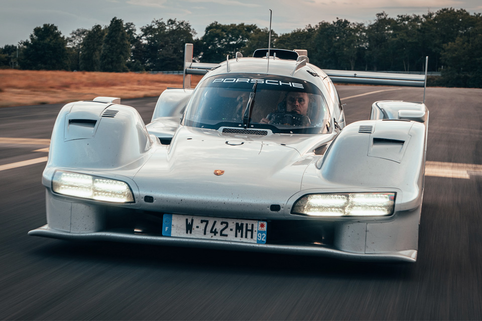 Top Gear testkører Le Mans-Porschen til gadebrug