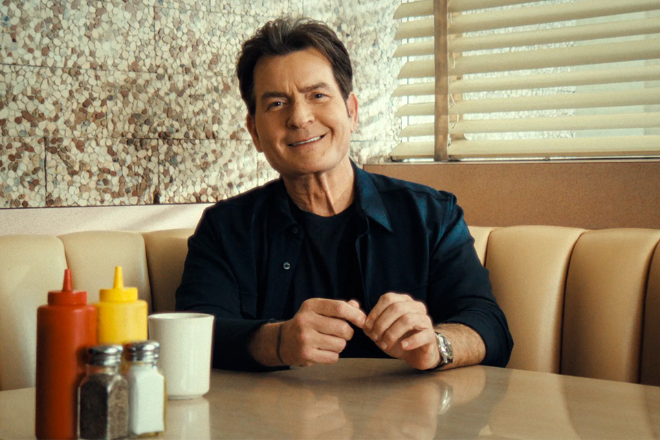 Charlie Sheen fortæller hele sandheden i ny dokumentar