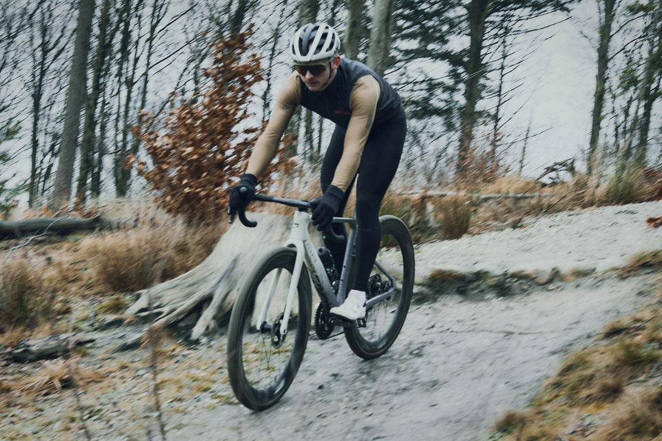 Jakob Fuglsang kører DM Gravel på cykel fra danske FENRIS