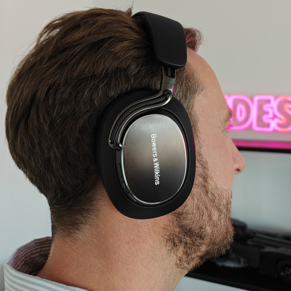 Bowers & Wilkins Px8 S2
