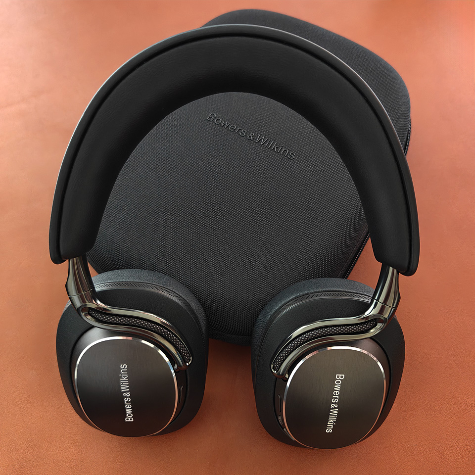 Bowers & Wilkins Px8 S2