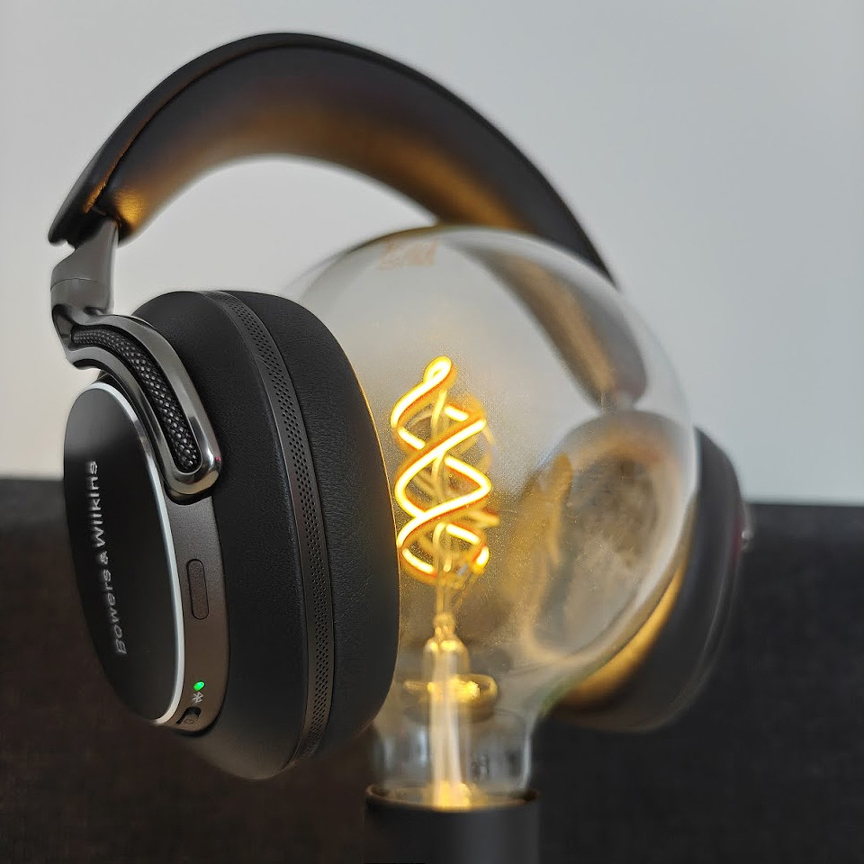 Bowers & Wilkins Px8 S2