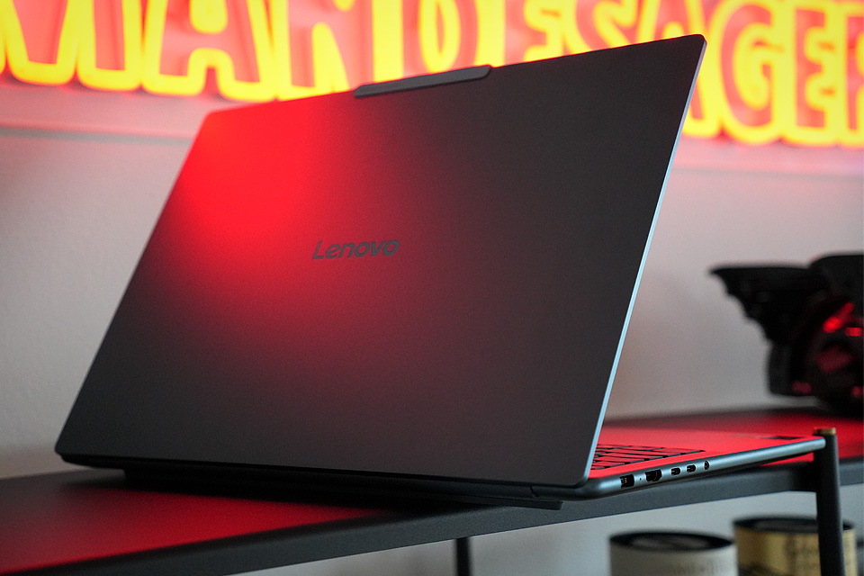 Lenovo Yoga Pro 9i Aura Edition
