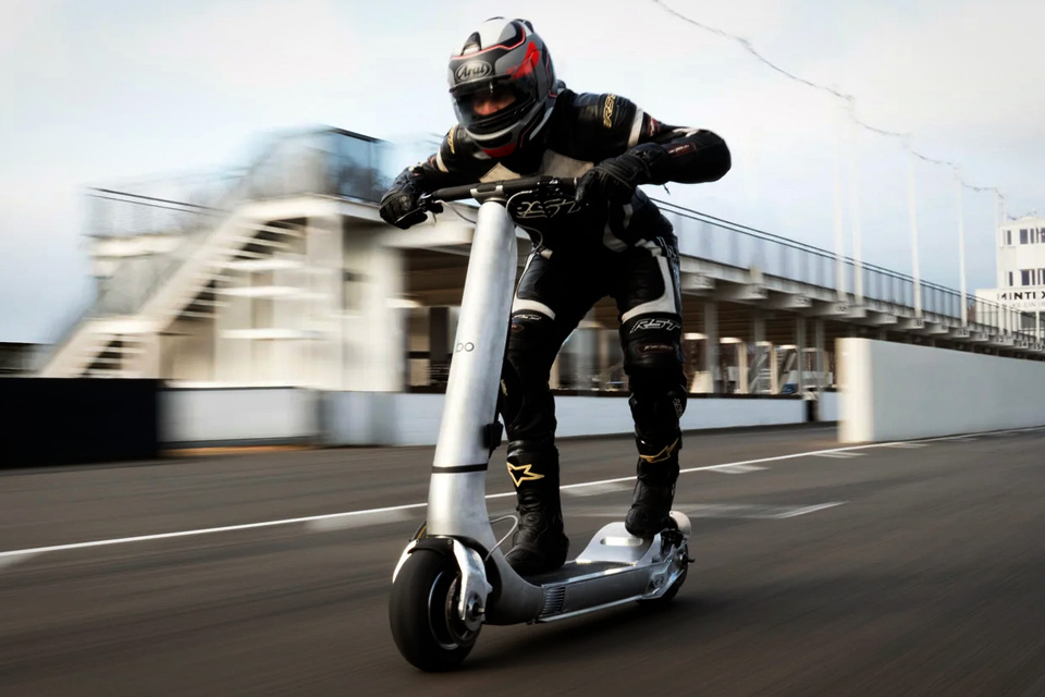 Verdens vildeste elscooter skyder op til 160 km/t
