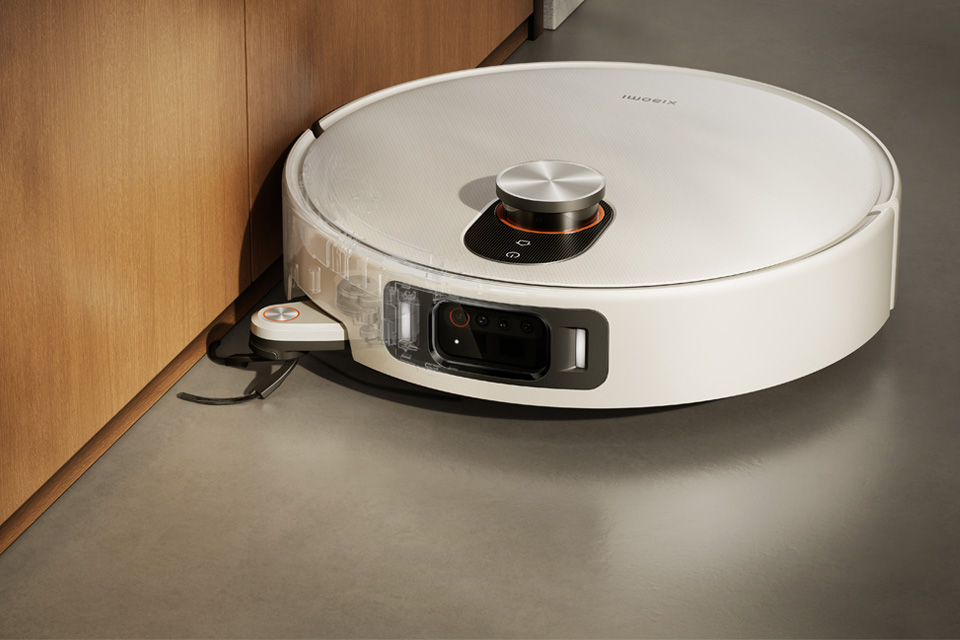 En hvid Xiaomi Mijia Smart Air Purifier 6 placeret på et lyst tæppe i en moderne stue.